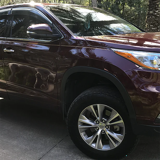 SUV with window tinting parked outside Advanced Window Tinting’s Jacksonville shop.